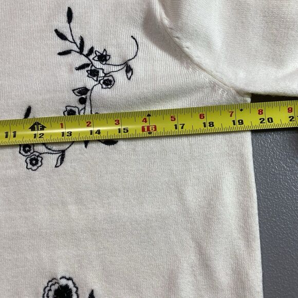 Womens Sweater Cream Black Embroidered Beaded Floral Trim Round Neck Size M - Picture 4 of 8